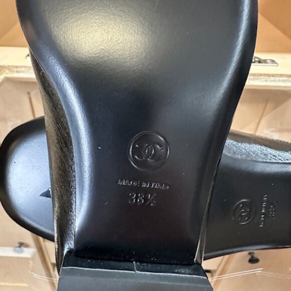 Chanel Interlocking CC Logo Leather Mules Women's Size 38.5 Brand New in Box - Picture 9 of 10